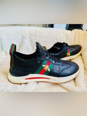 Gucci Black leather Ace sneakers with embroidered bee motif and pull tab